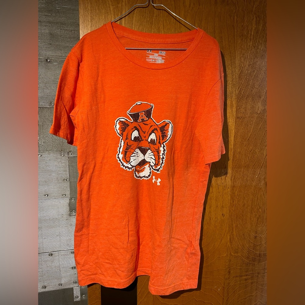 Auburn Under Armour Women’s Small Sailor Aubie Orange T-Shirt.